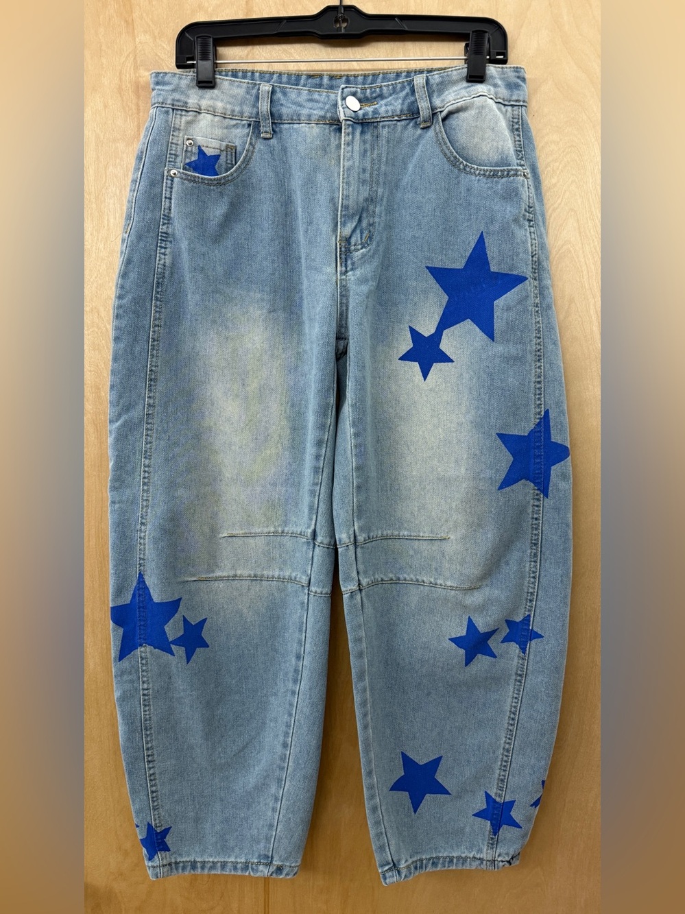 Boutique Light Wash Blue Printed Star Barrel Jeans Rounded Leg High Rise Sz M /L - Picture 4 of 14